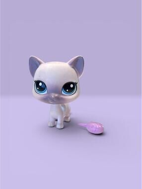 Littlest Pet Shop LPS Shorthair Cat #70 Plumella Crowne with Fish.